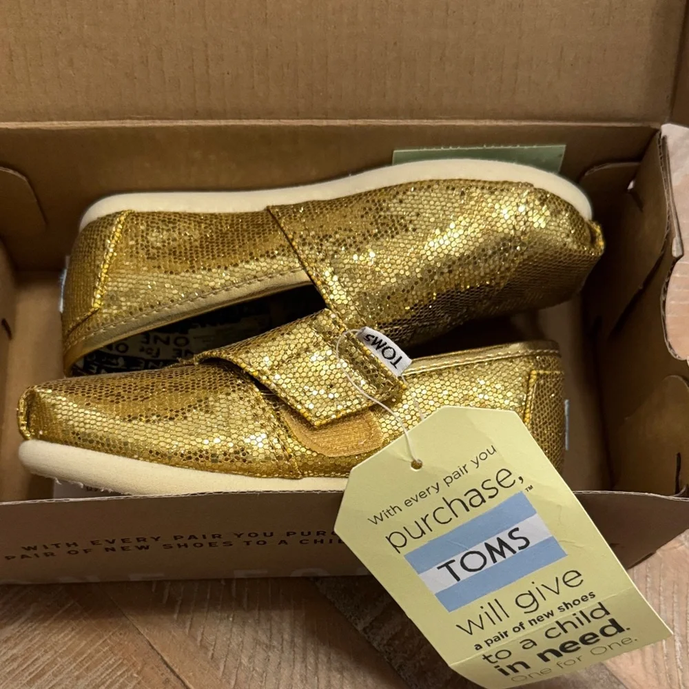 TOMS Tiny Kids Shiny Gold Glitter Shoes - Picture 4 of 4